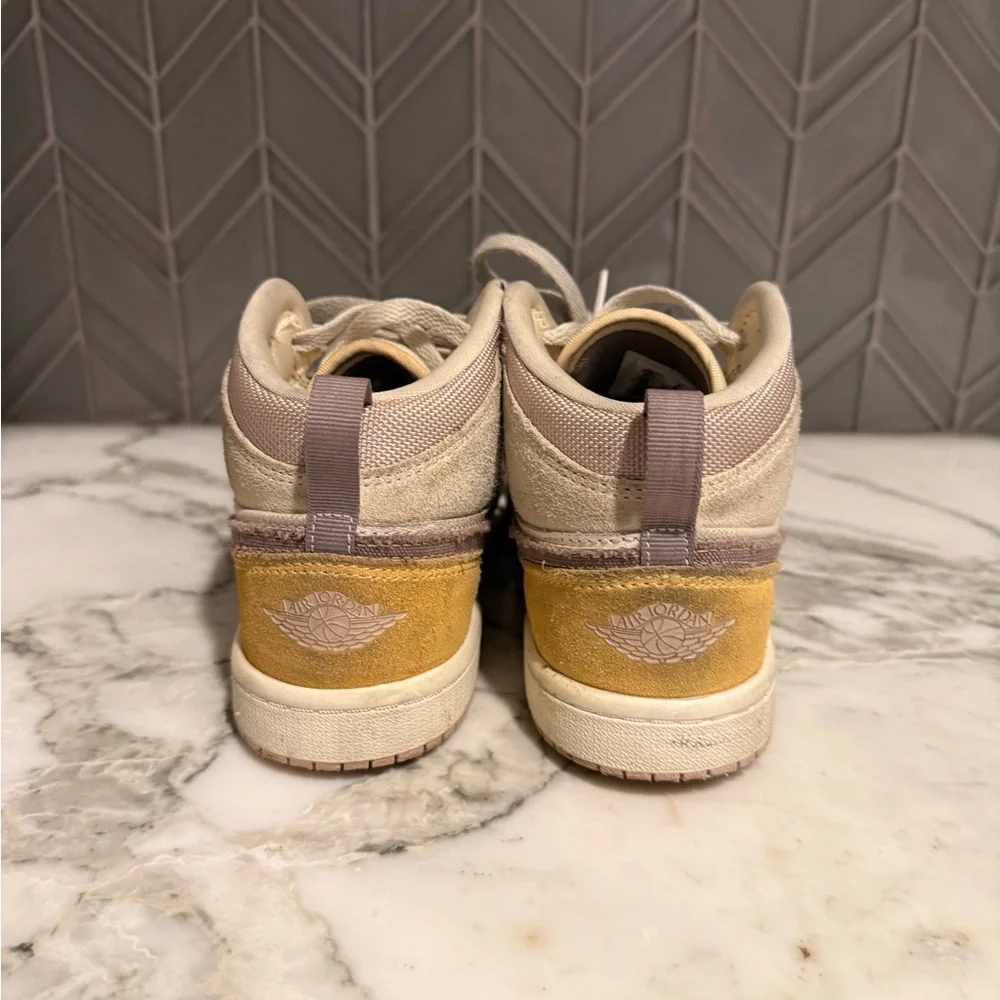 Nike follow us